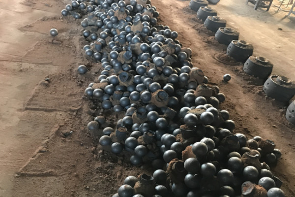 球磨機鋼球(圖4) 球磨機鋼球(圖4)