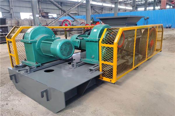 對輥破碎機(圖1) 對輥破碎機(圖1)