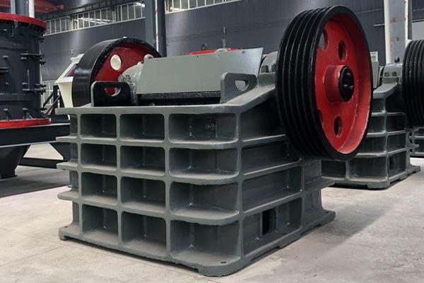 鄂式破碎機(jī)(圖1) 鄂式破碎機(jī)(圖1)